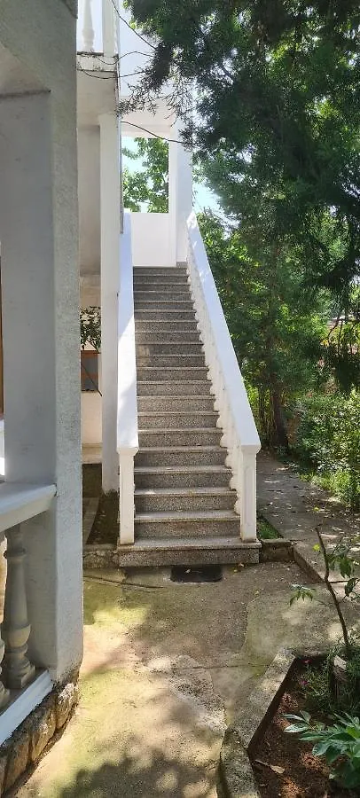 Apartments Hugo Malinska 0*,  Croazia