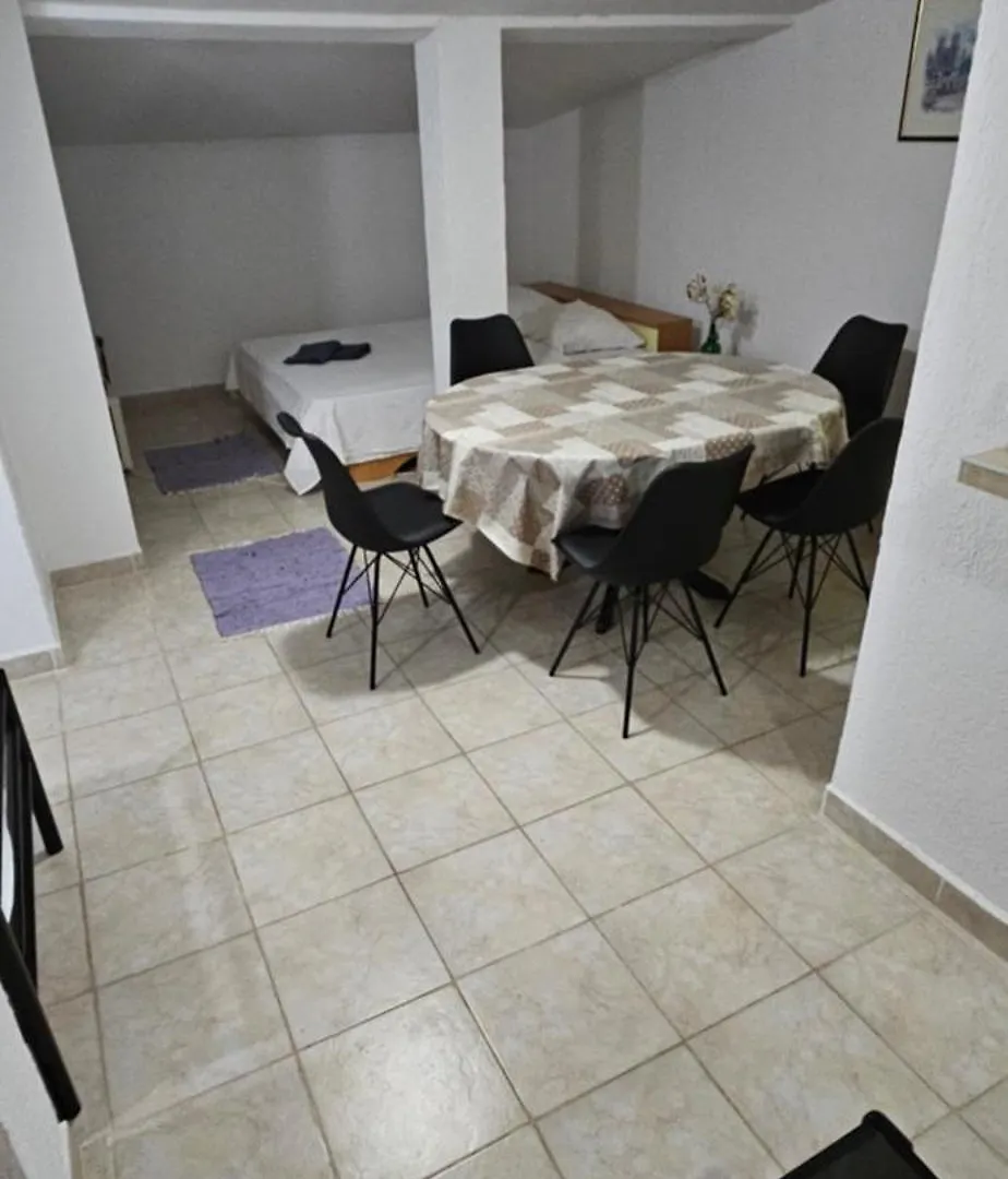 Apartments Hugo Malinska