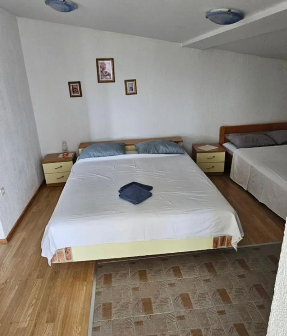 Apartments Hugo  Malinska