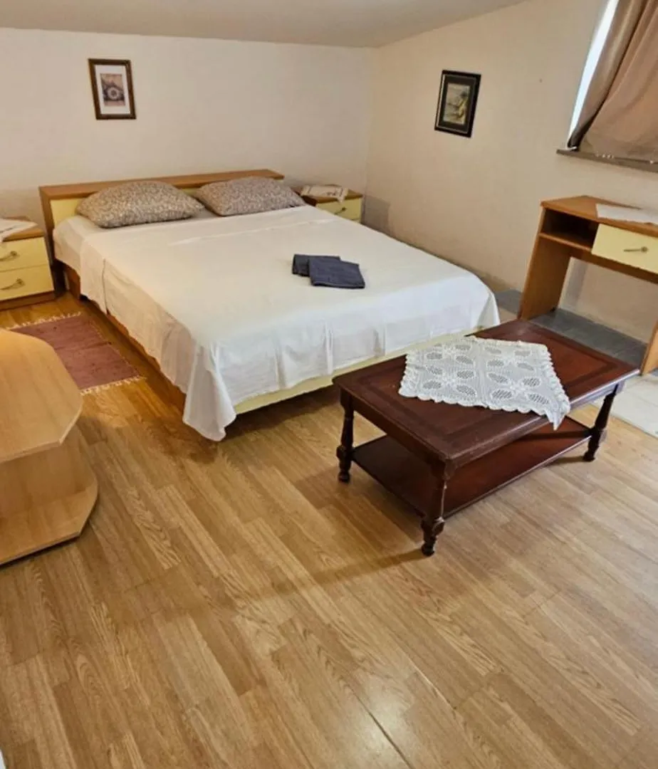 Apartments Hugo Malinska