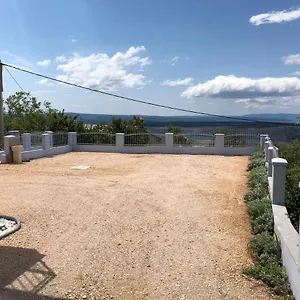 Apartman Diana, Smrika