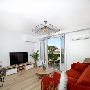 https://magnifique-t2-juan-les-pins-300metres-des-plages.fr-provencehotel.com