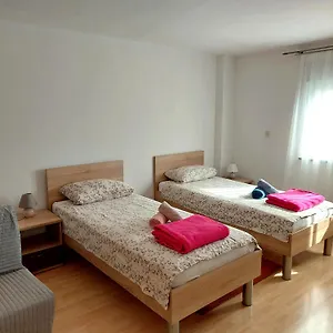 https://dina-apartments.in-istria.net